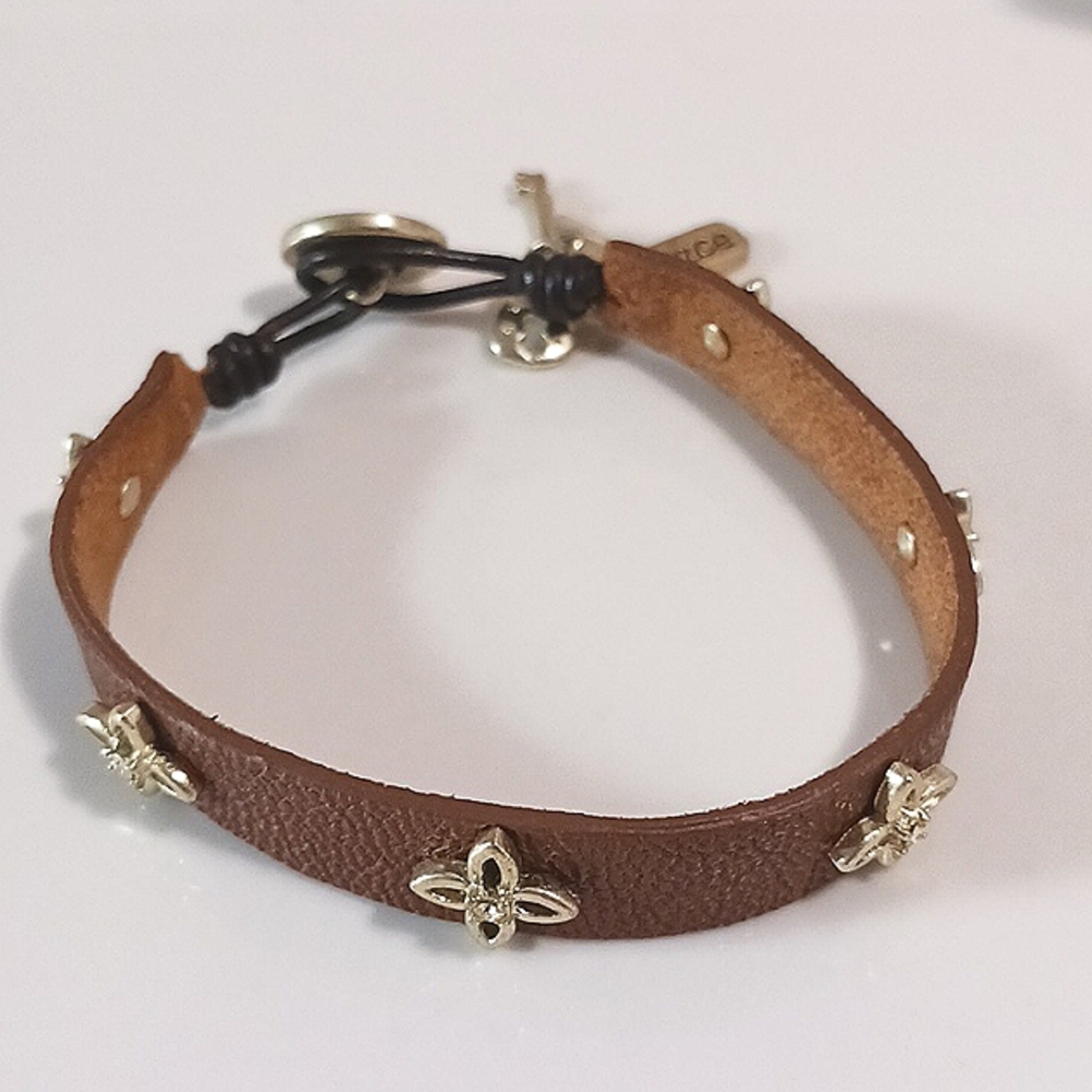Fossil Leather Charm w/Goldtone & CZ  Design Bracelet